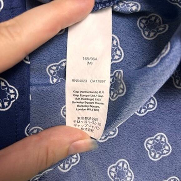 GAP Button Up Shirt Womens Medium Lightweight Elevated Basic Office Career - Picture 7 of 8